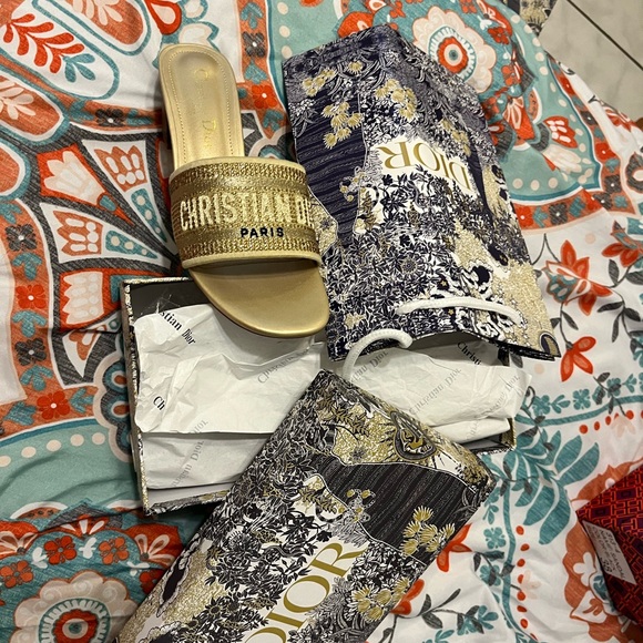 Dior Elegant Gold Slide Sandals - Picture 8 of 8